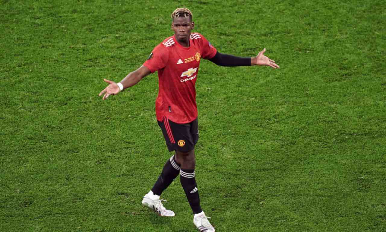 Paul Pogba allarga le braccia