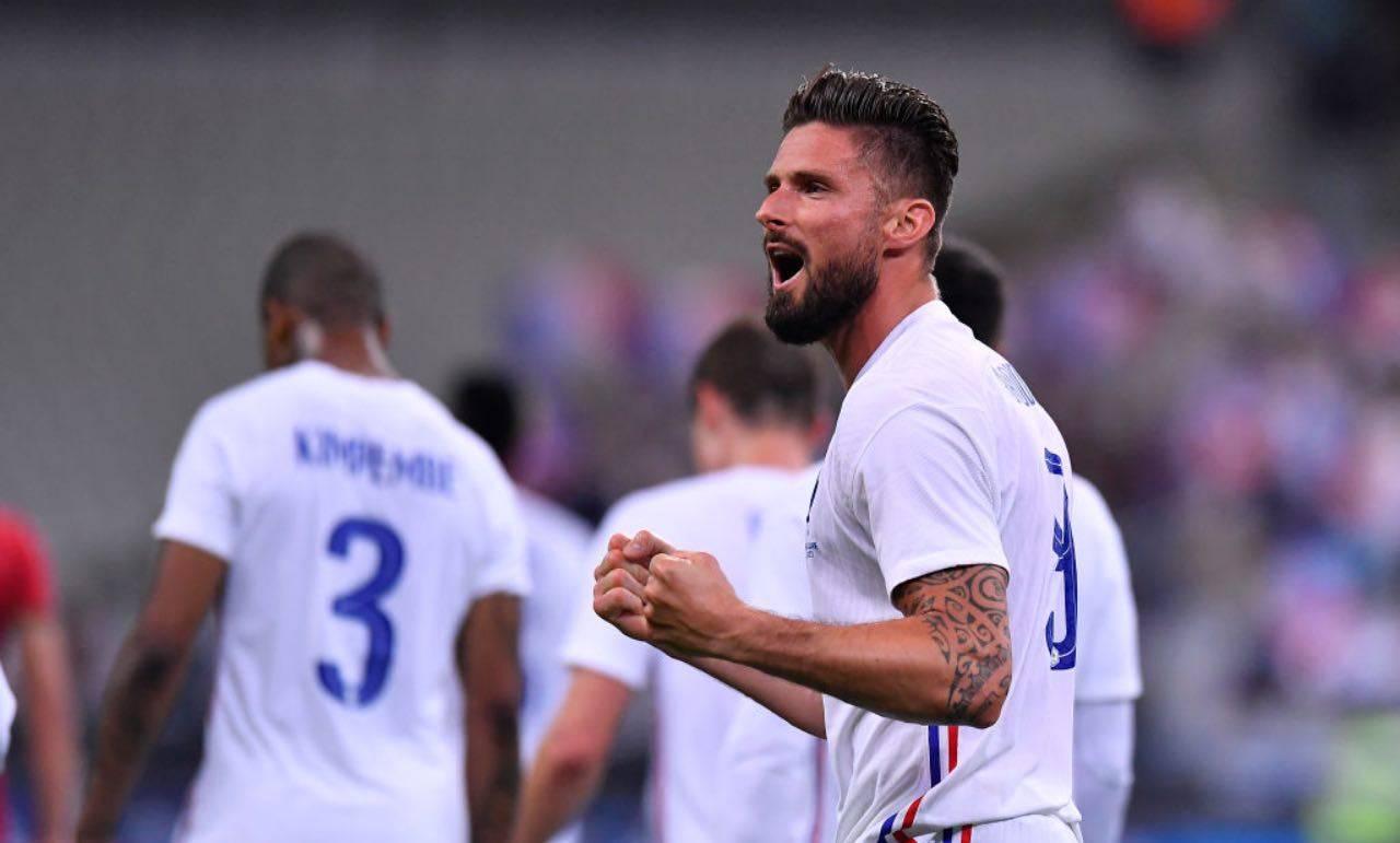 Giroud esulta dopo un gol