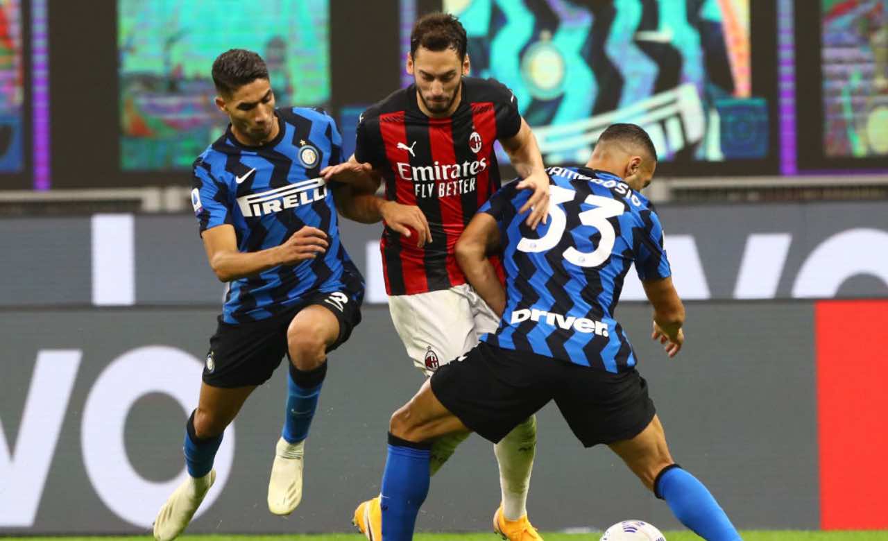 Calhanoglu durante l'ultimo derby