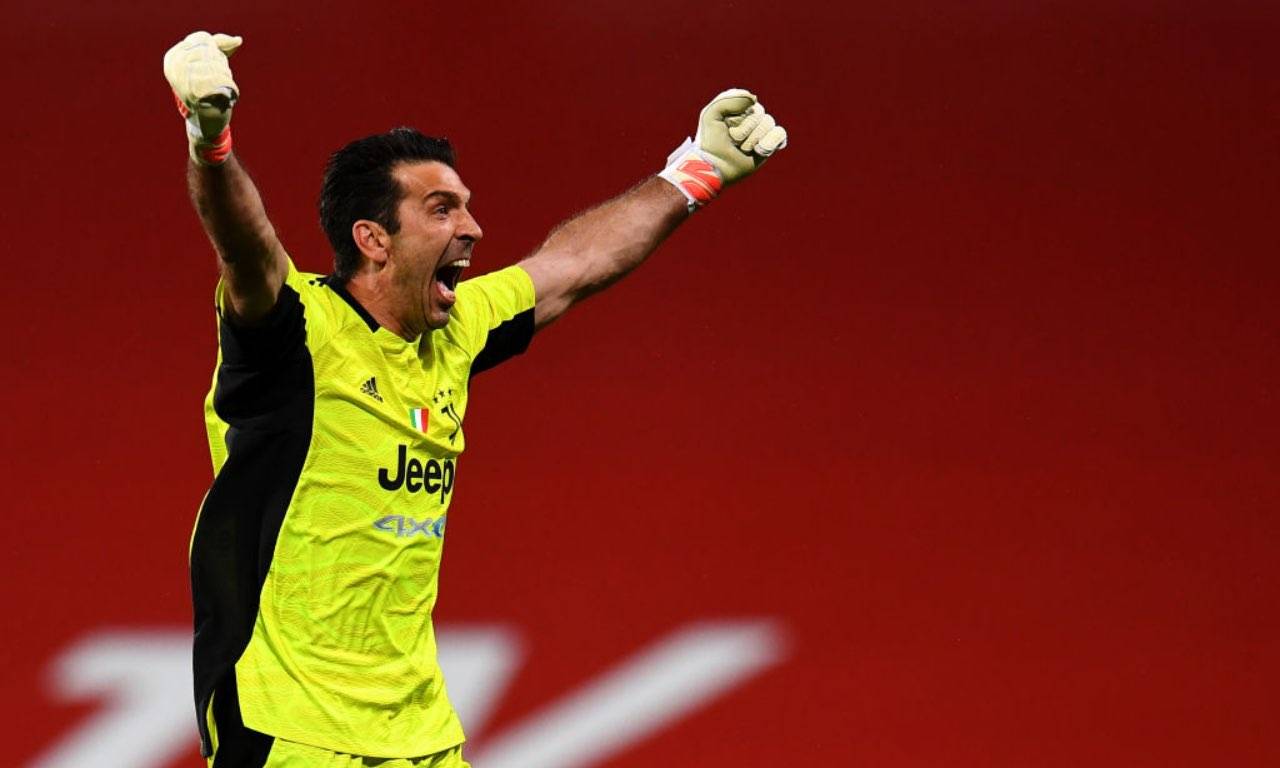Buffon esulta dopo un gol della Juve