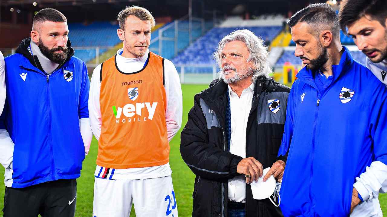 Massimo Ferrero in campo con la squadra