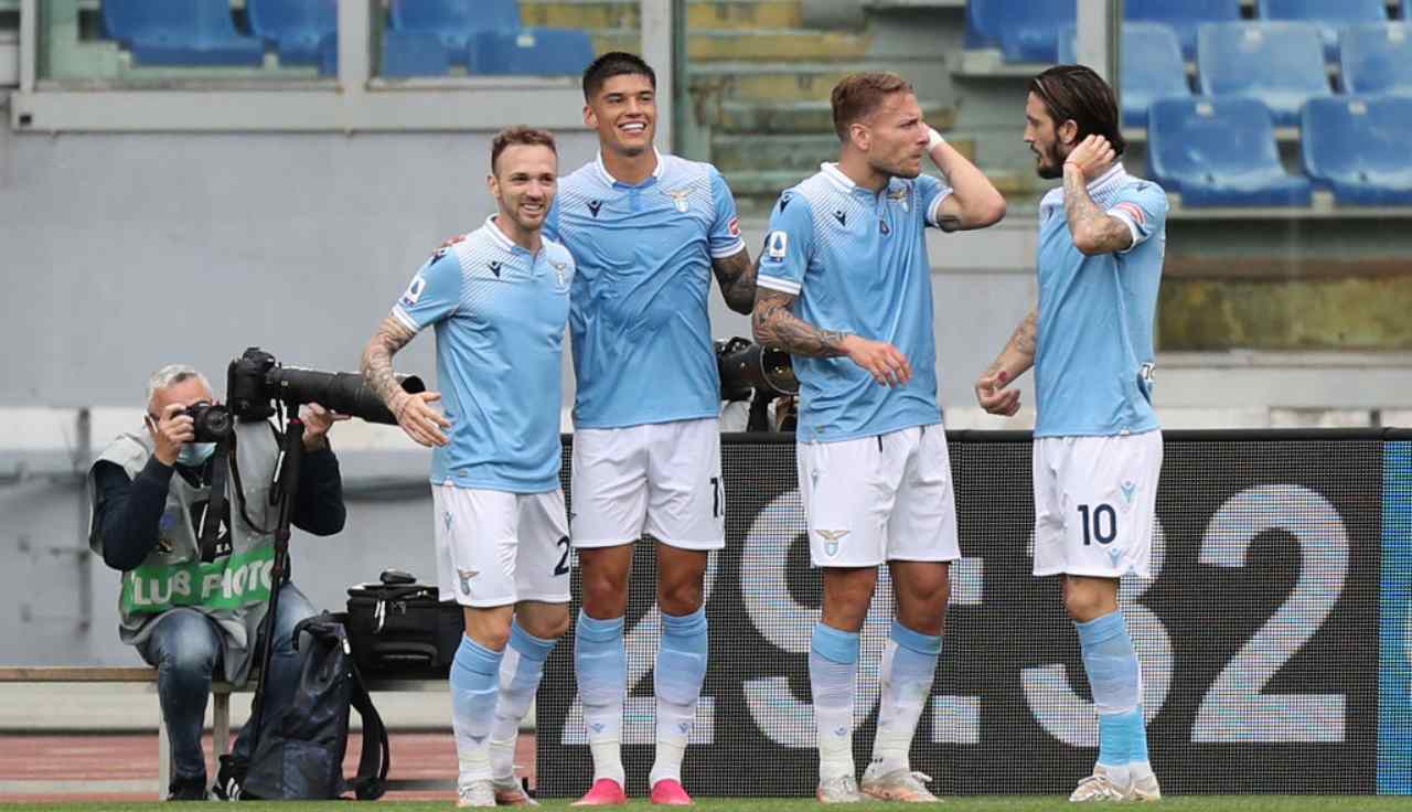 Lazzari, Correa, Immobile e Luis Alberto esultano