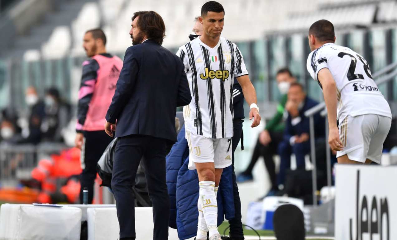 Ronaldo e Pirlo si salutano