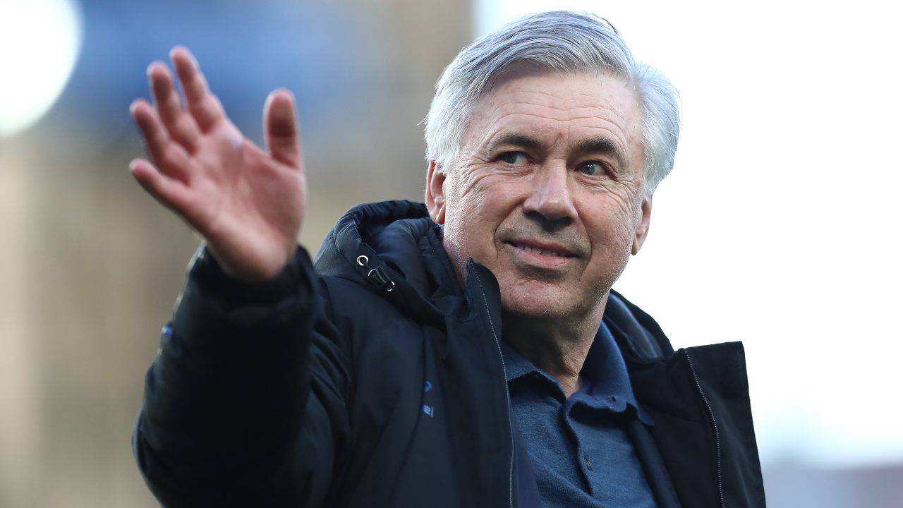Carlo Ancelotti sorride