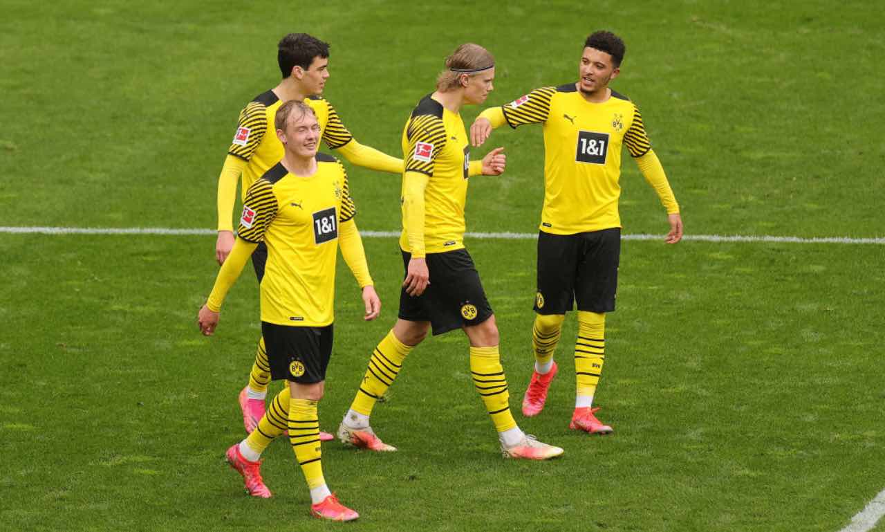 Esultanza del Borussia Dortmund contro il Bayer Leverkusen