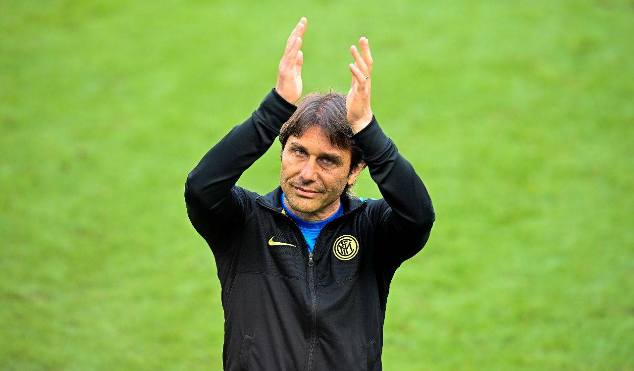 antonio conte applaude