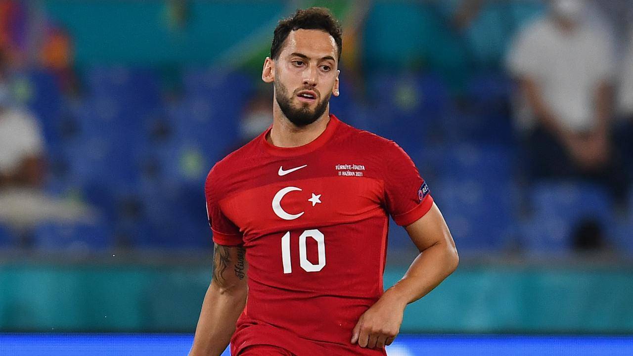 Hakan Calhanoglu in campo