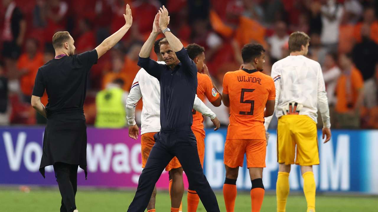 Frank De Boer saluta i tifosi