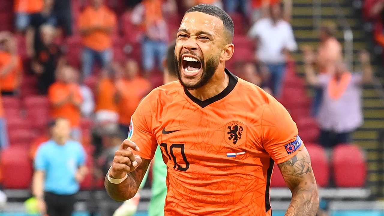 Memphis Depay esulta