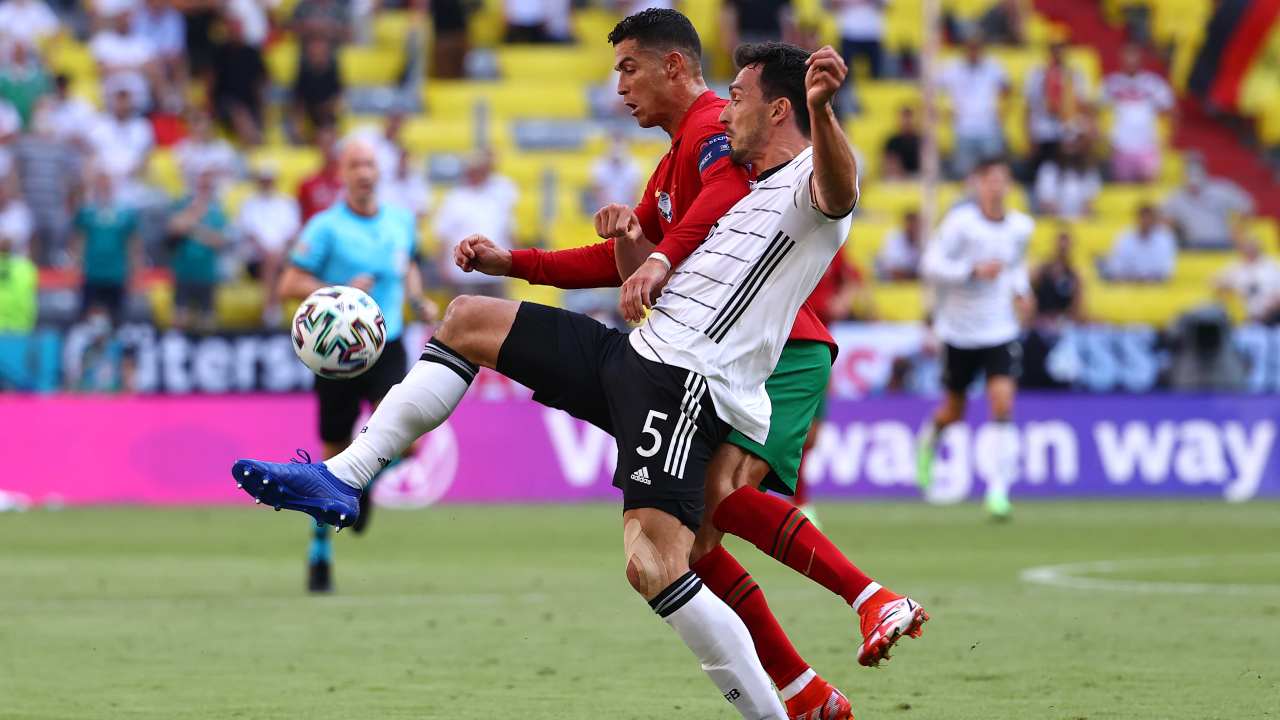 Ronaldo e Hummels in campo