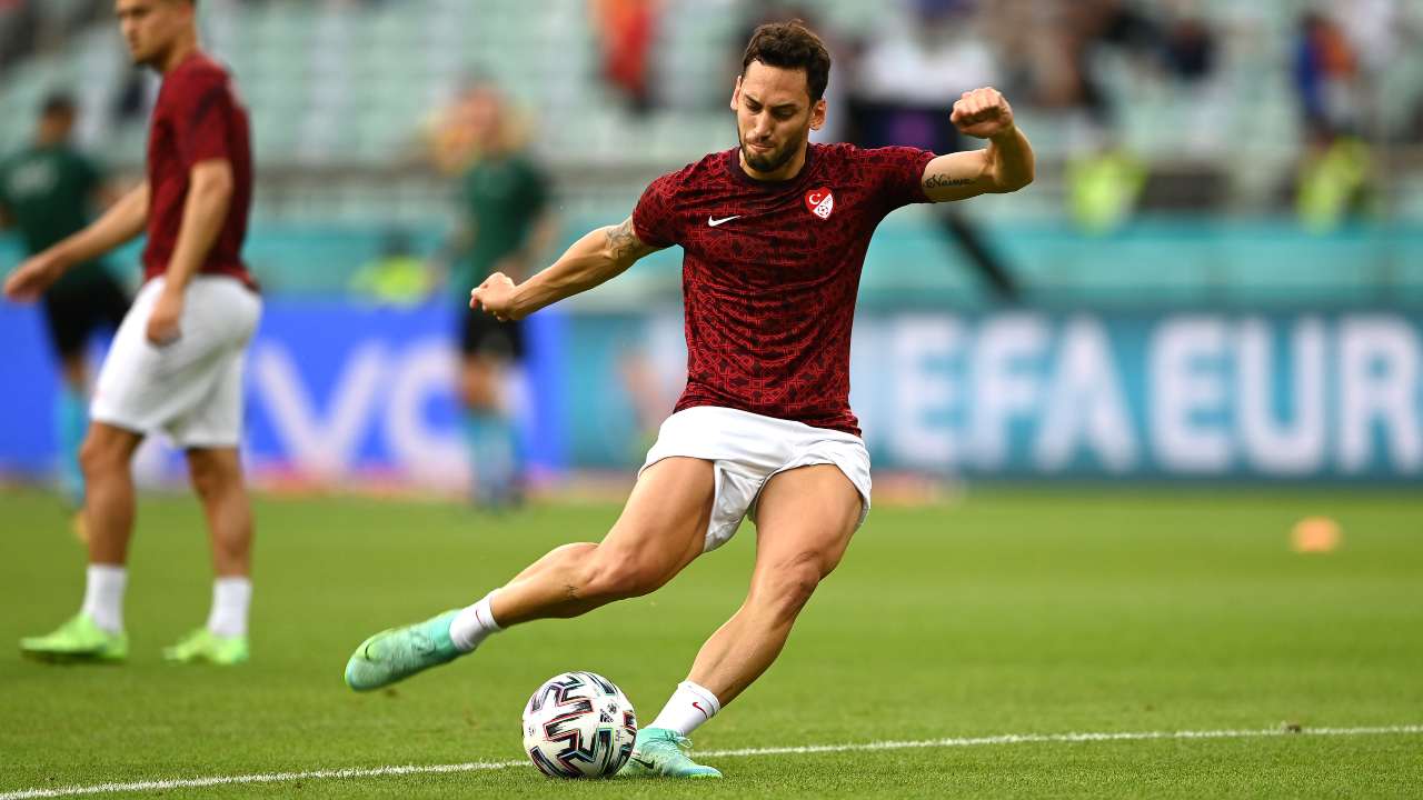 Hakan Calhanoglu in campo