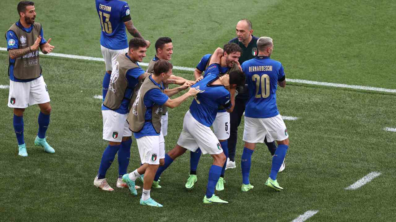L'Italia esulta agli Europei dopo un gol con diversi azzurri di Serie A
