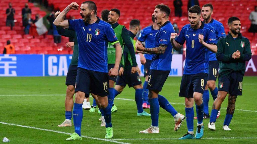 L'Italia festeggia dopo la vittoria contro l'Austria