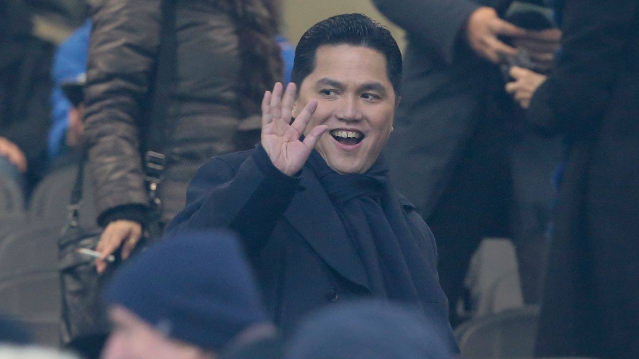 Thohir saluta