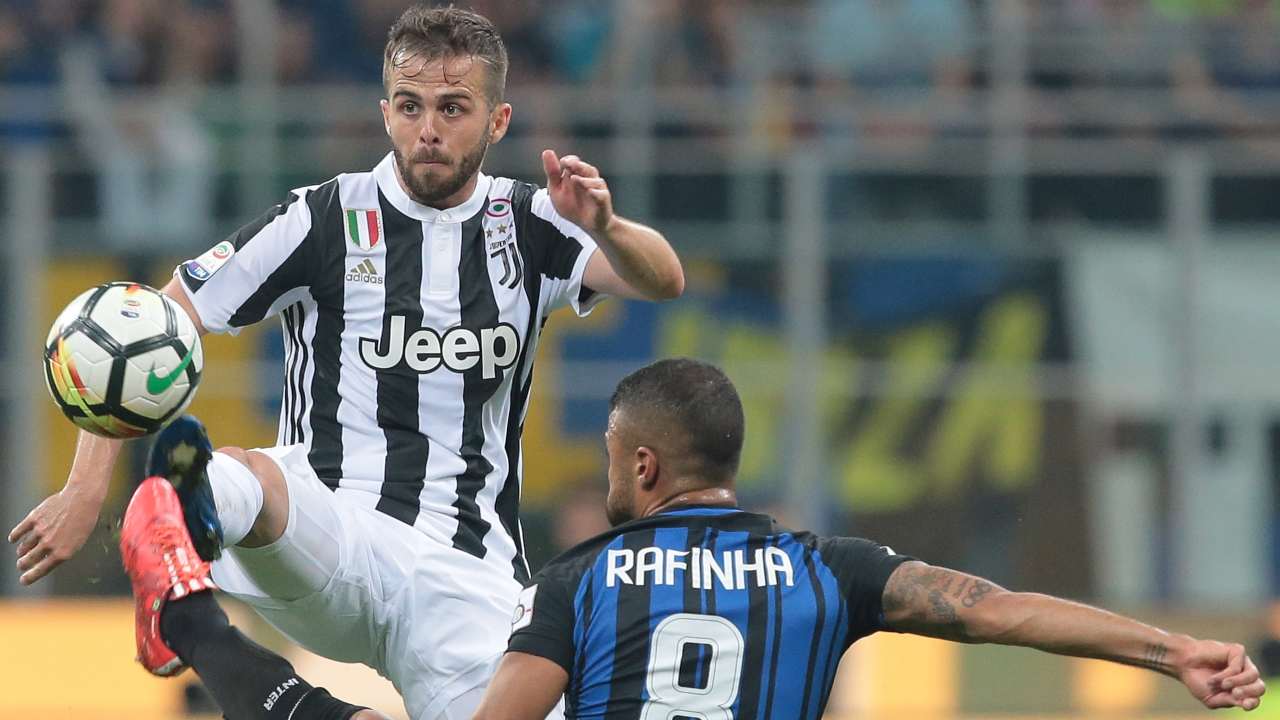 Pjanic e Rafinha in azione