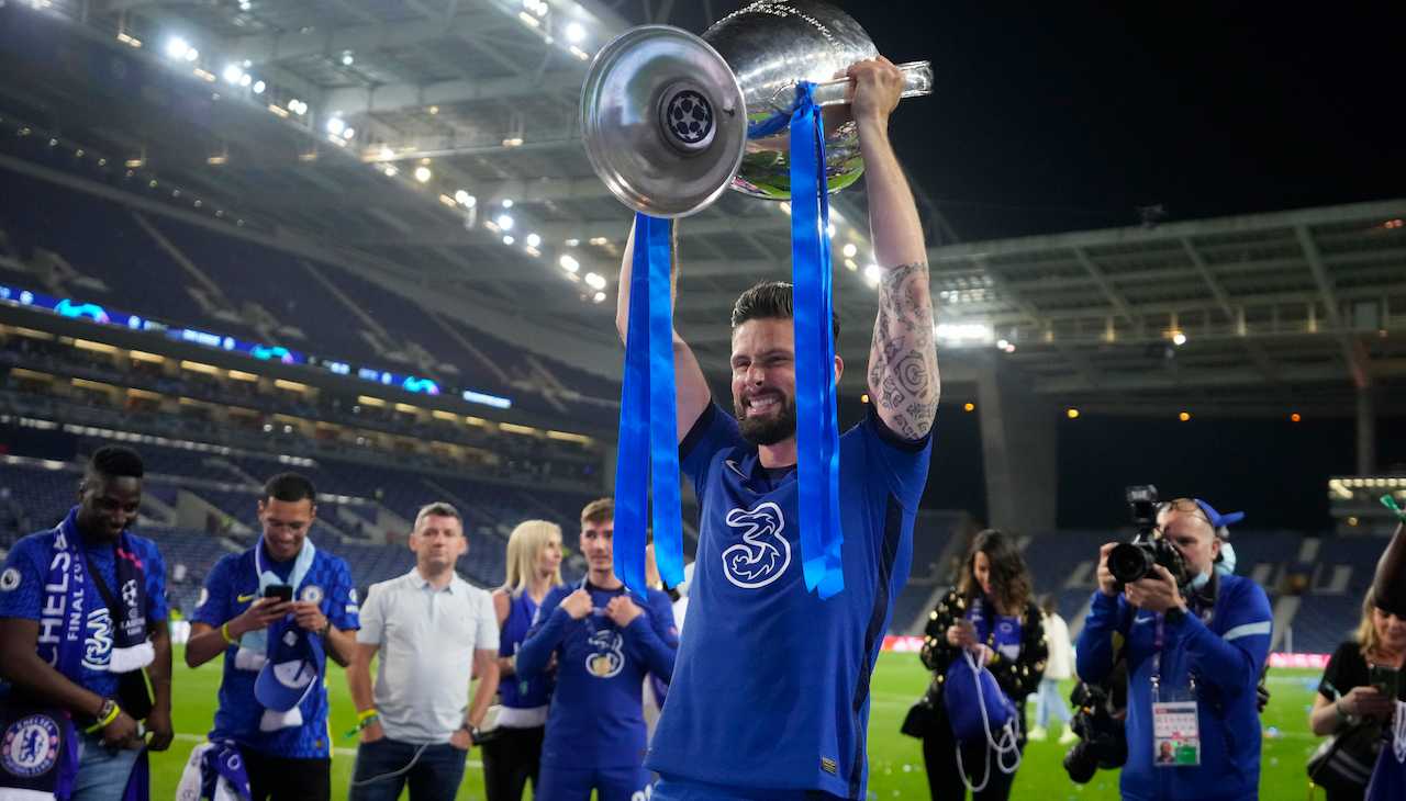Giroud alza al cielo la Champions League