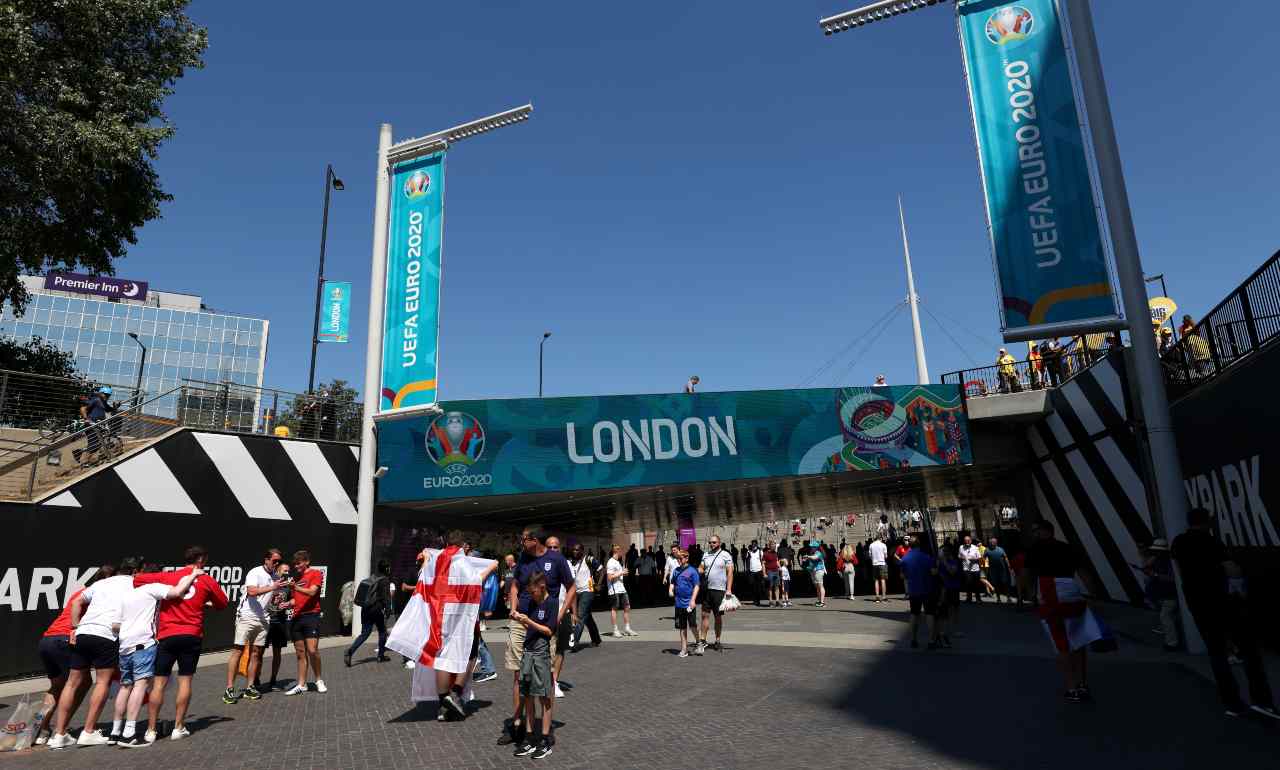 I tifosi dell'Inghilterra arrivano a Wembley