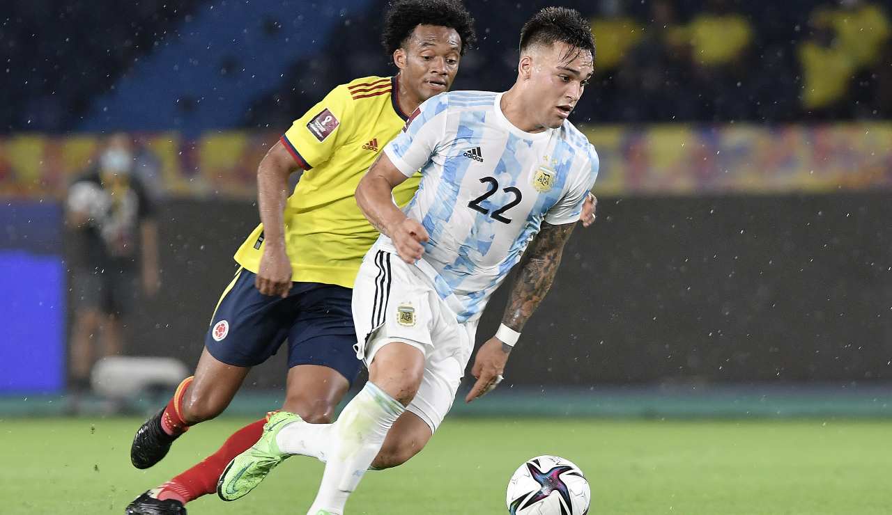 Lautaro Martinez impegnato in nazionale contro la Colombia di Cuadrado