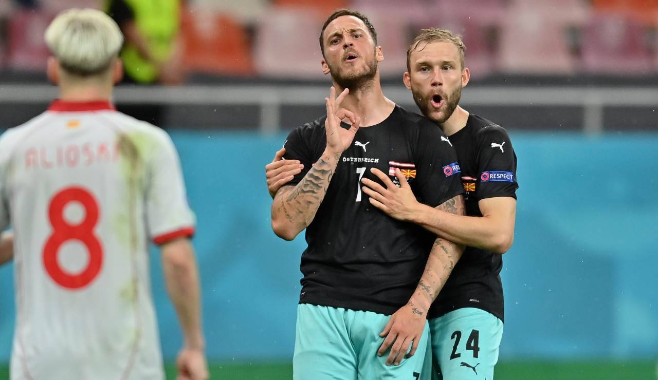 Arnautovic sembra rivolgersi ad Alioski dopo il suo gol