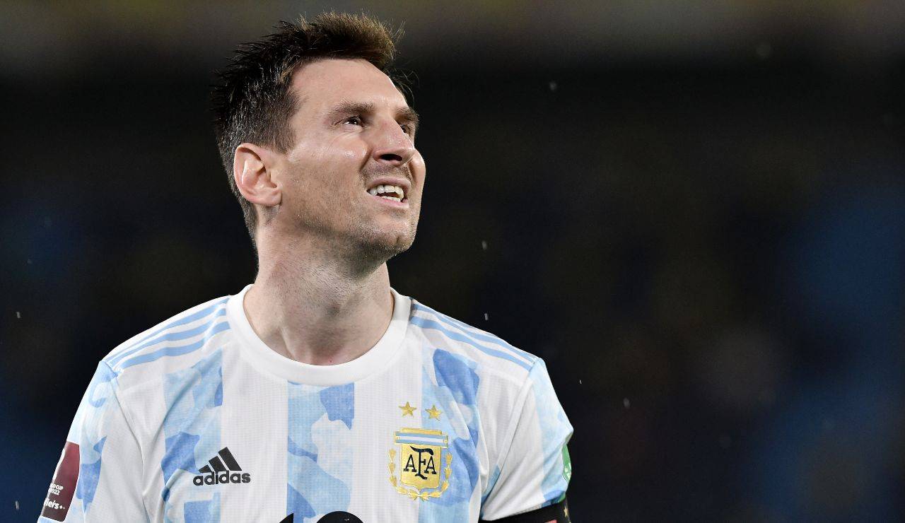 Messi sguardo pensieroso in attesa di conoscere il suo futuro