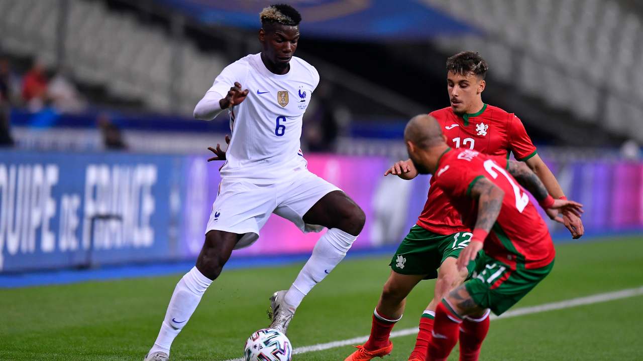 Paul Pogba durante un'amichevole di preparazione all'Europeo con la maglia della Francia
