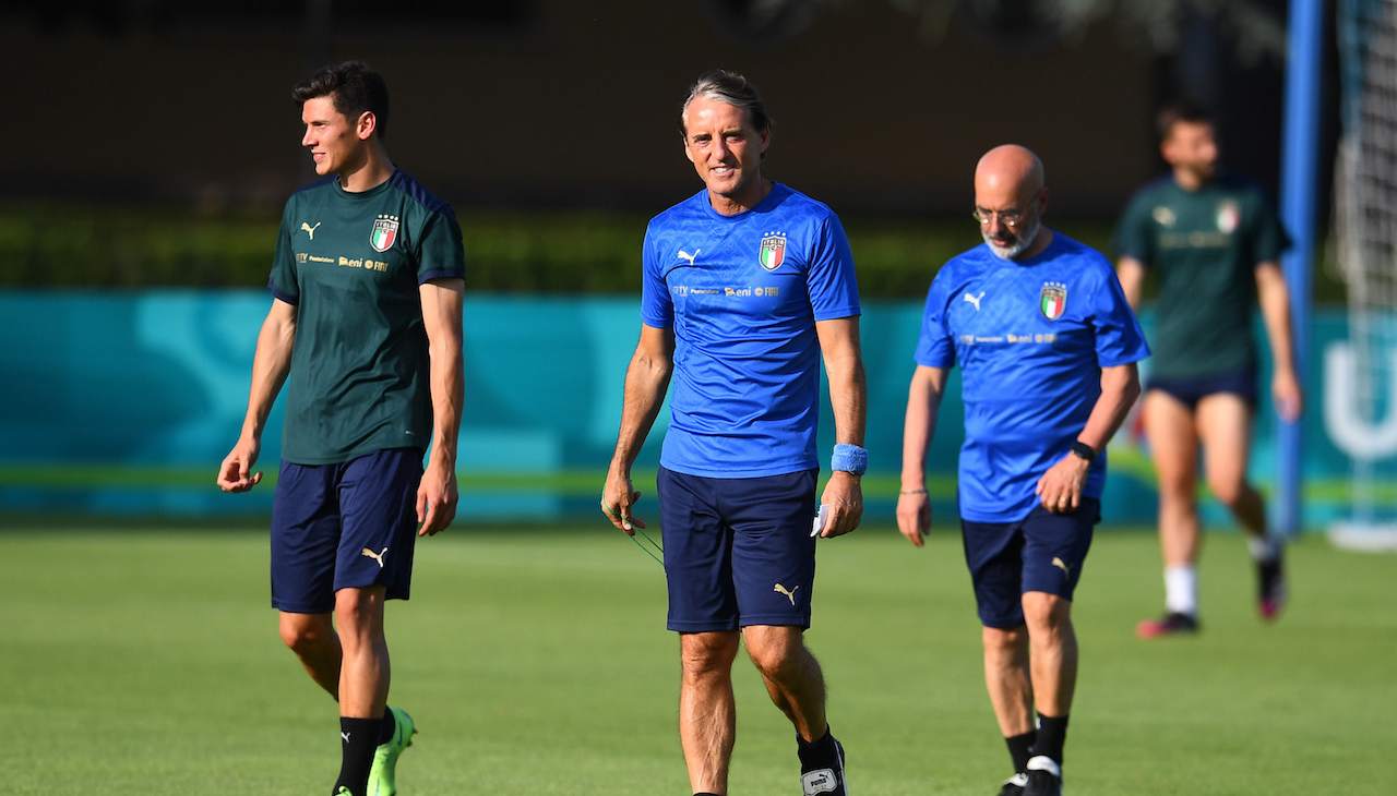 Roberto Mancini in allenamento con l'Italia