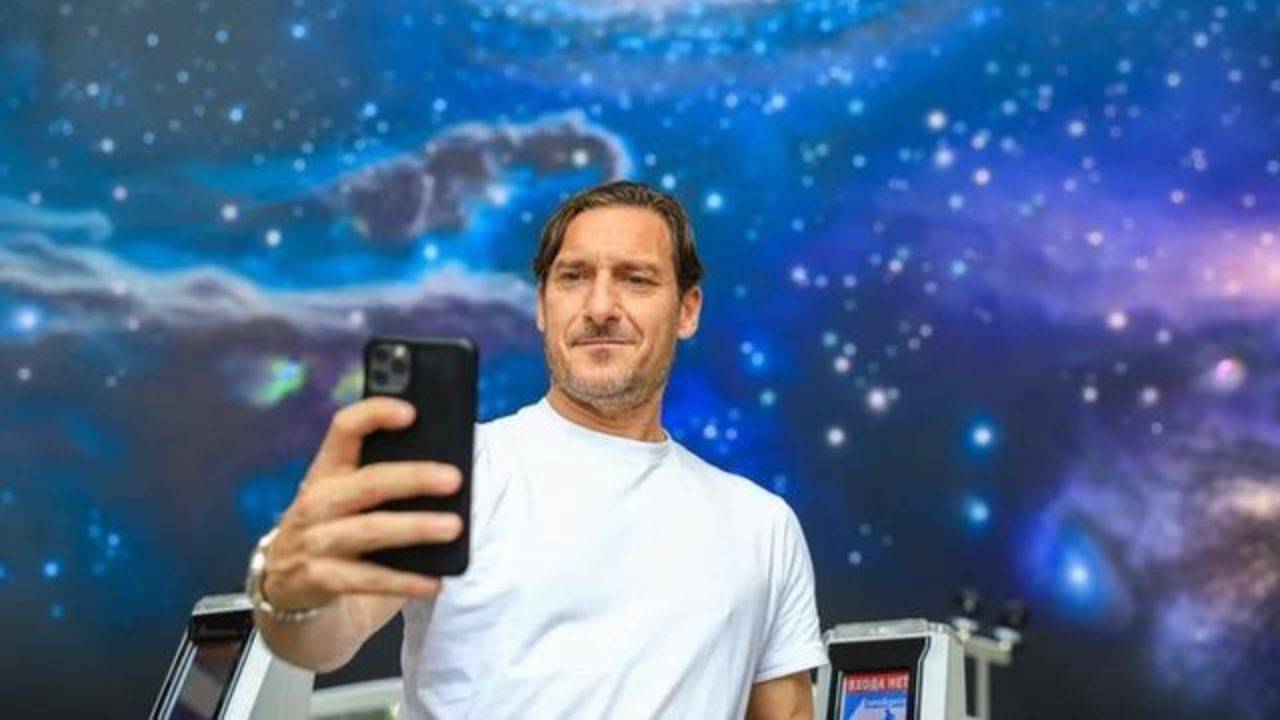 Totti in visita al padiglione Cosmos