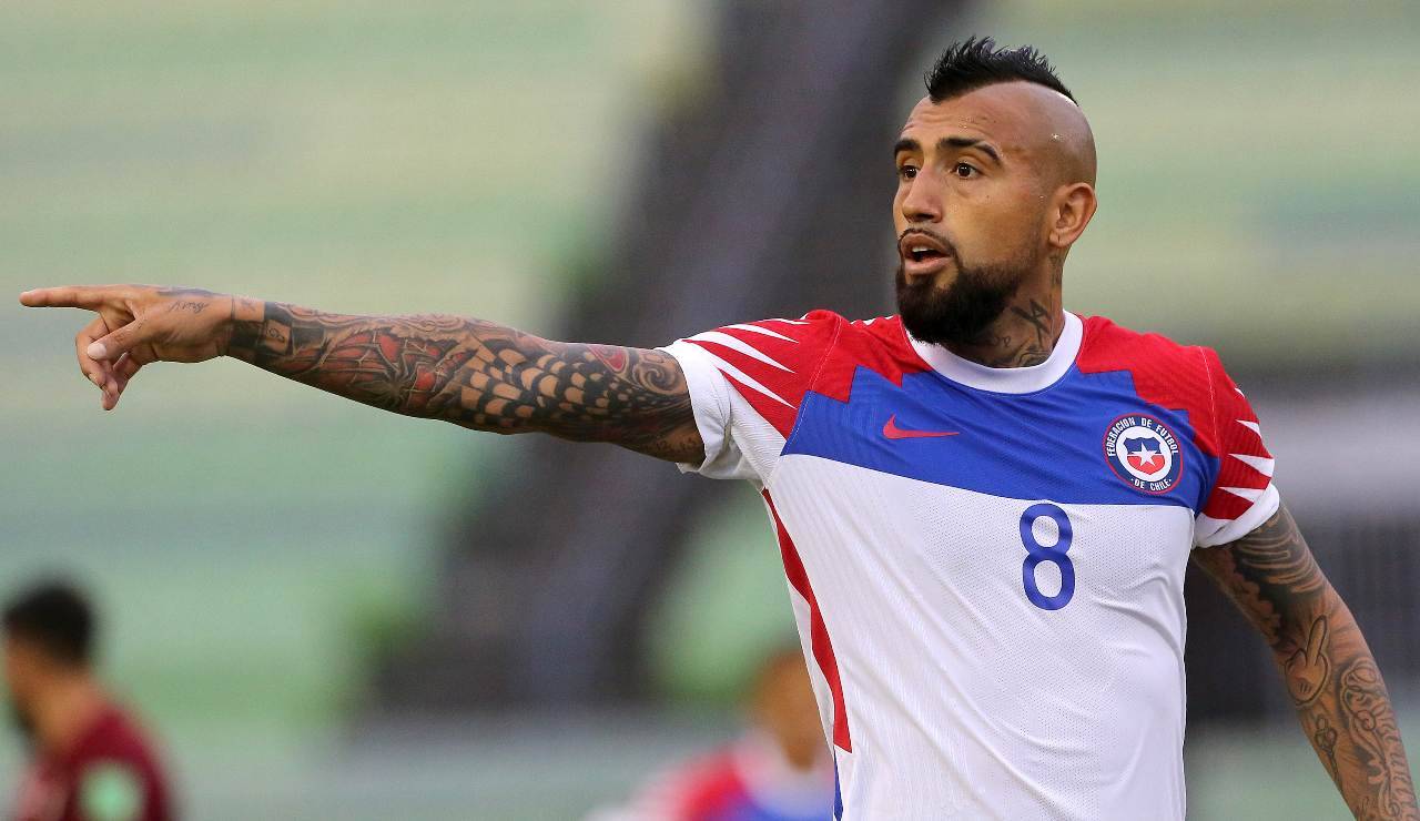 Arturo Vidal allarga le braccia