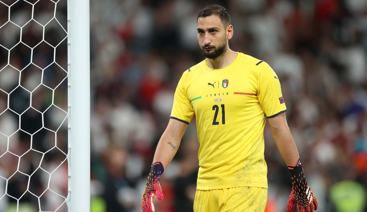 Donnarumma pensieroso