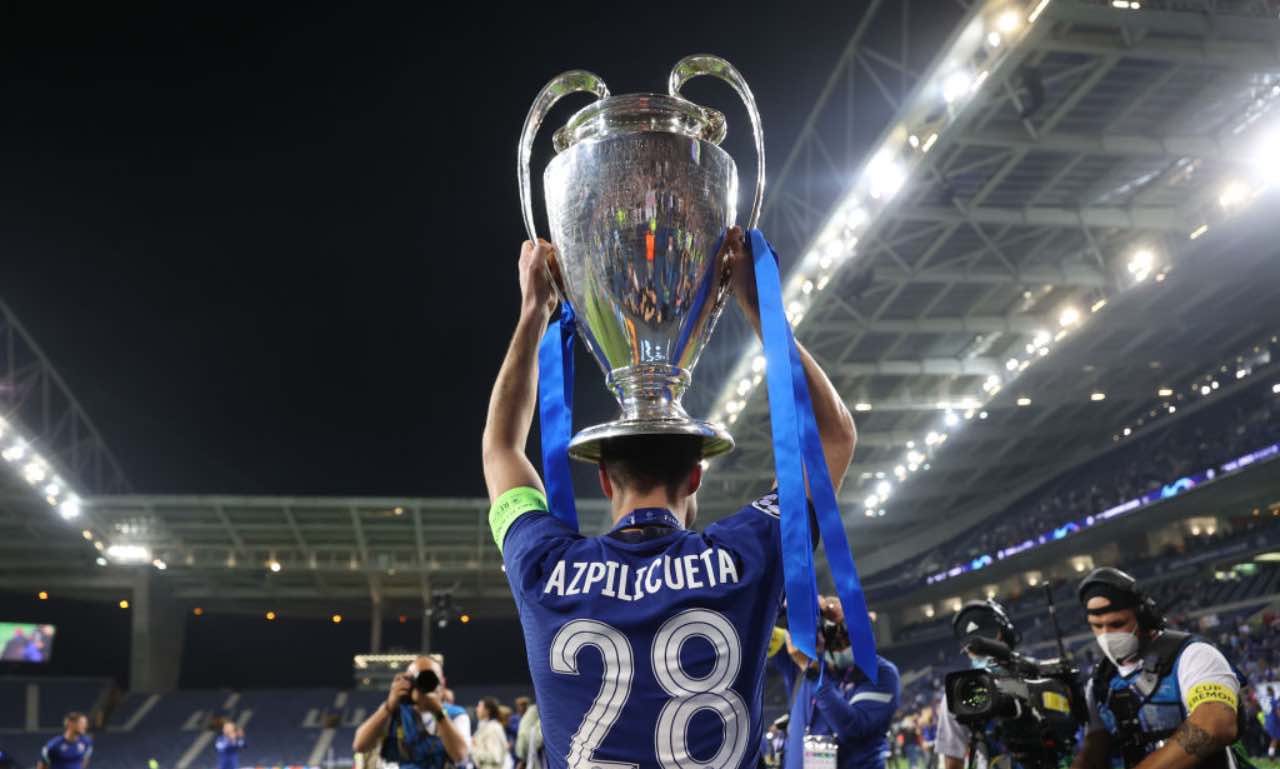La Champions League sollevata da Azpilicueta