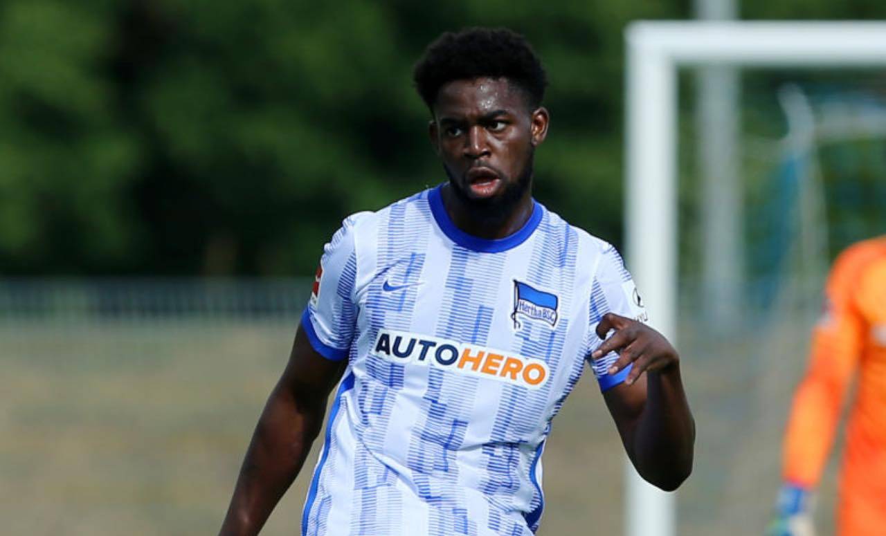 Torunarigha con la maglia dell'Hertha Berlino