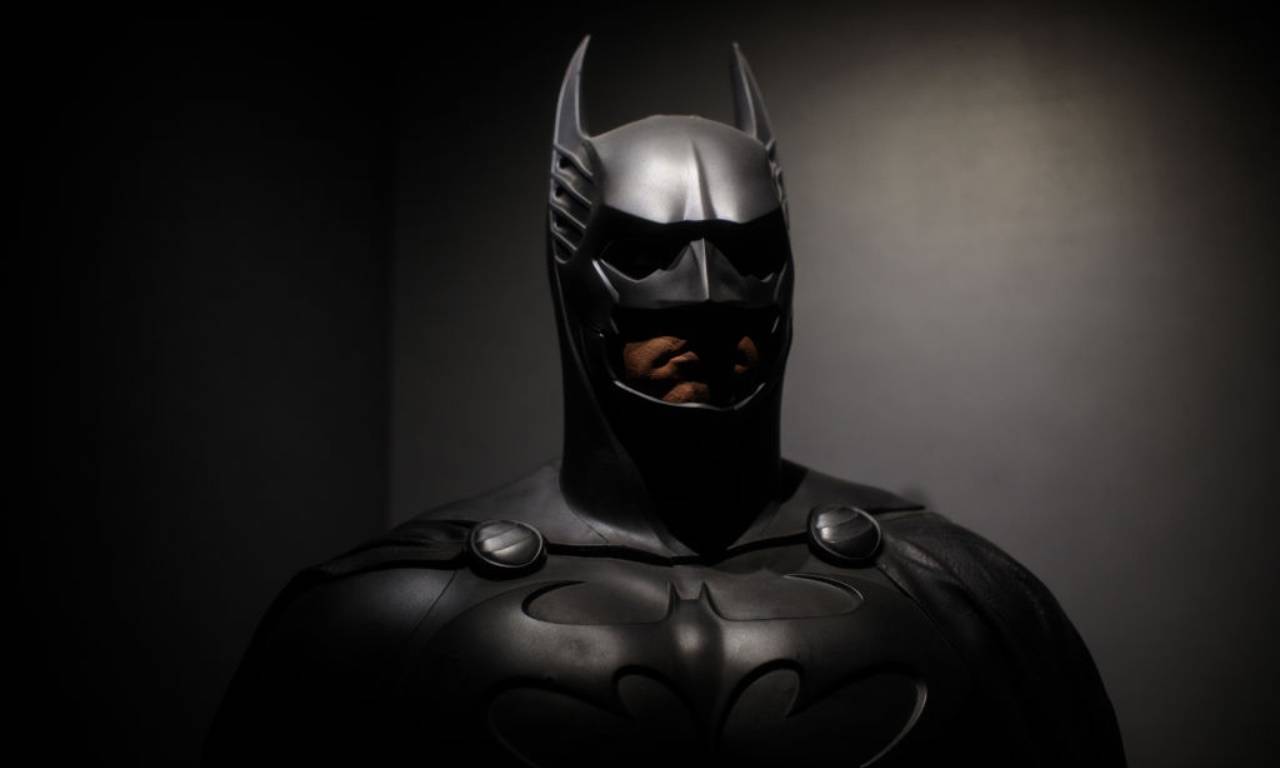 Uomo in costume di Batman