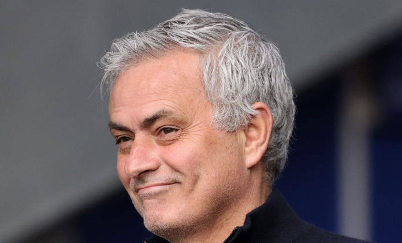 Mourinho con sorriso beffardo