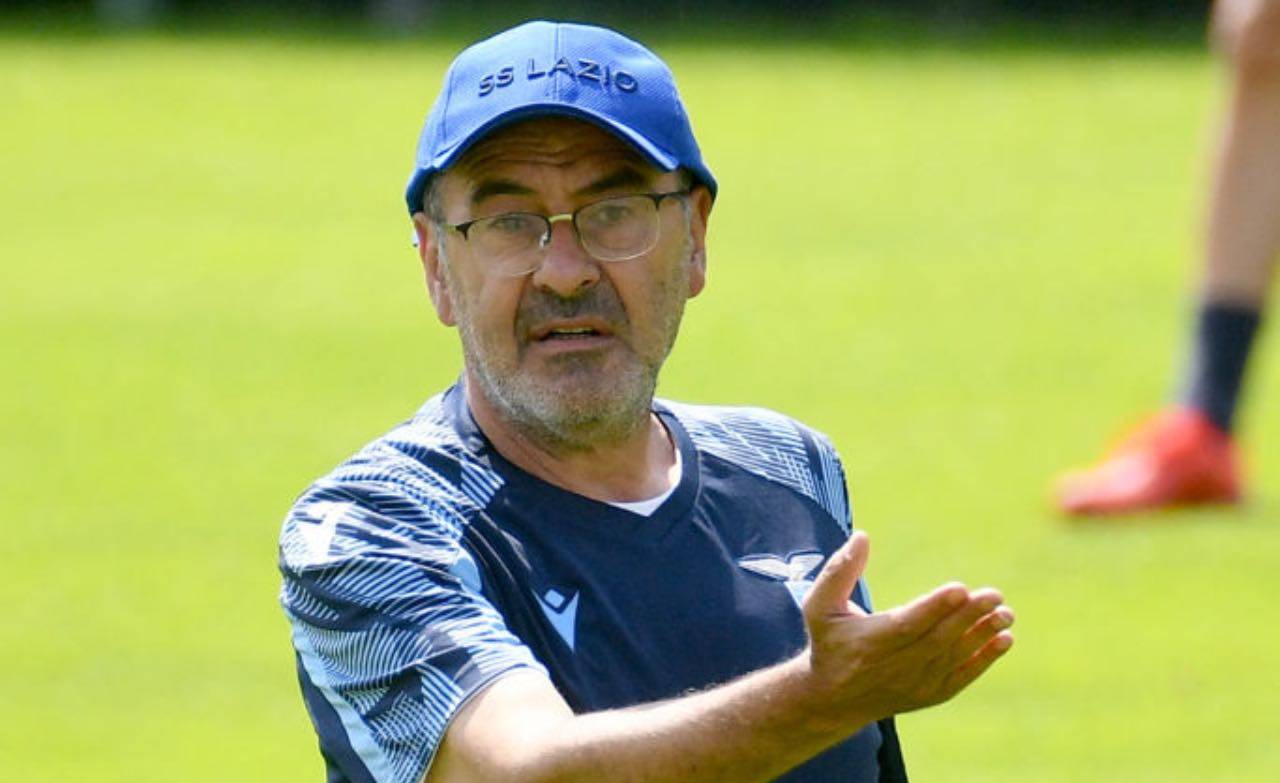 Sarri durante un allenamento della Lazio