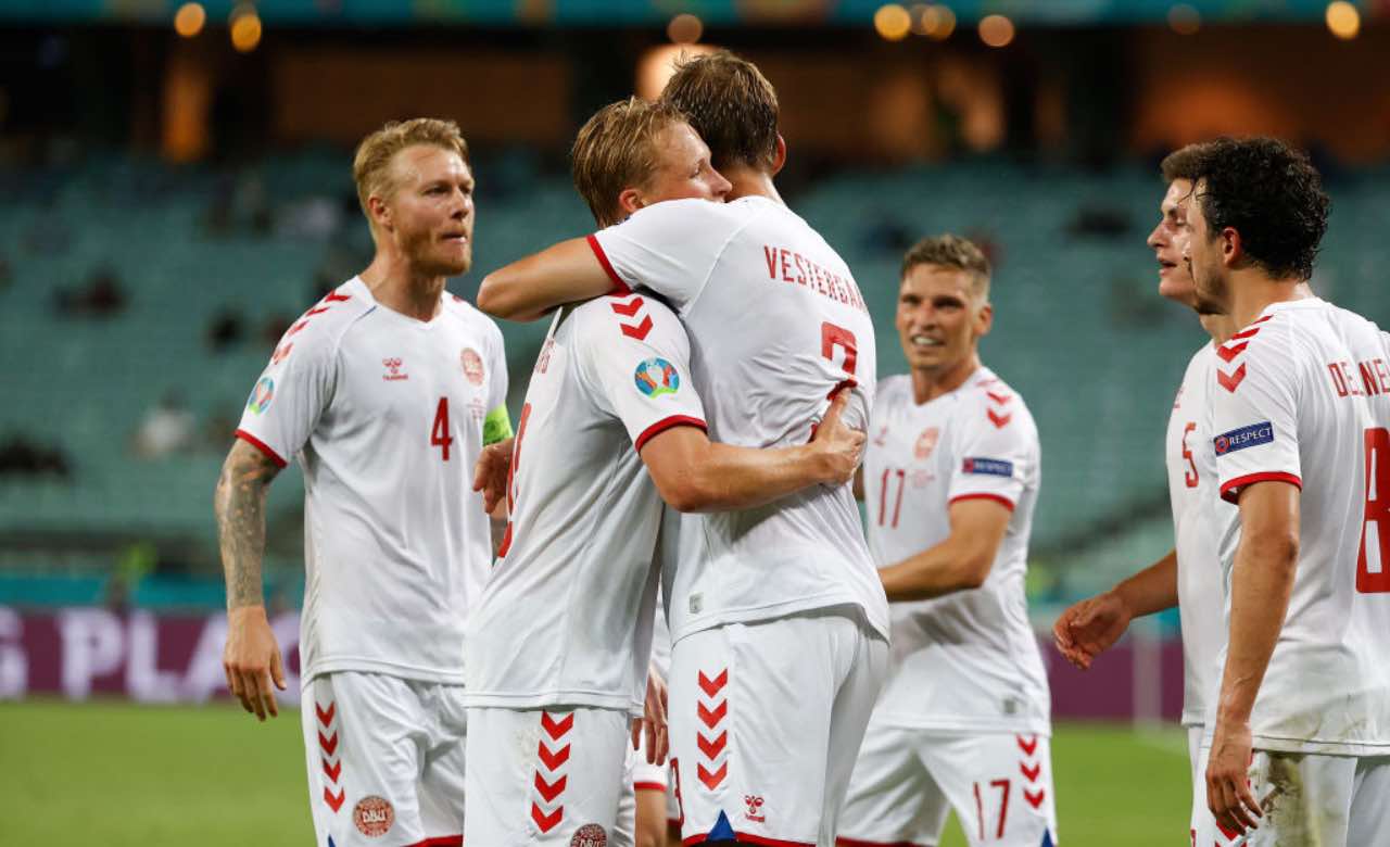 I festeggiamenti danesi dopo il gol di Dolberg