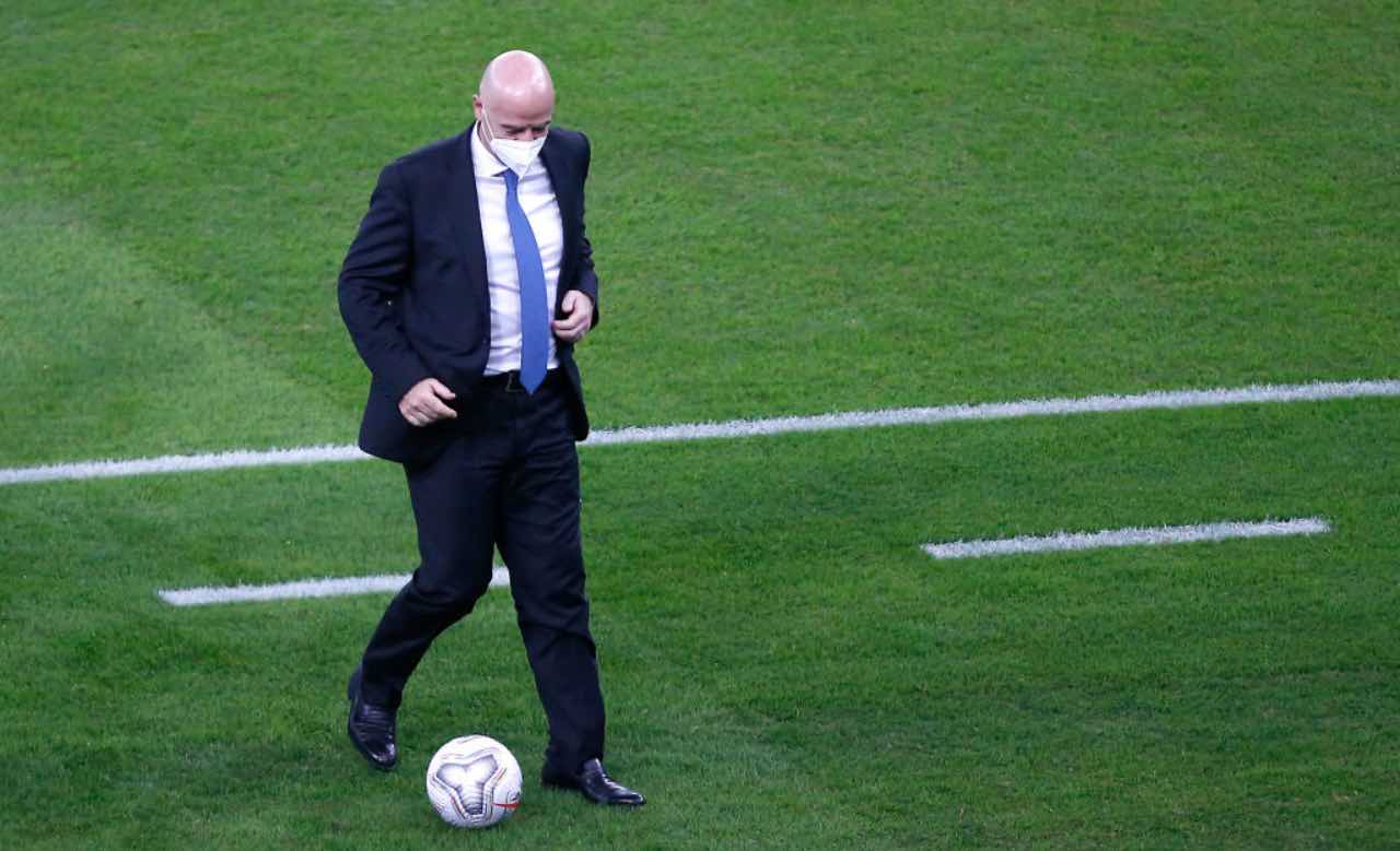 Infantino gioca a pallone