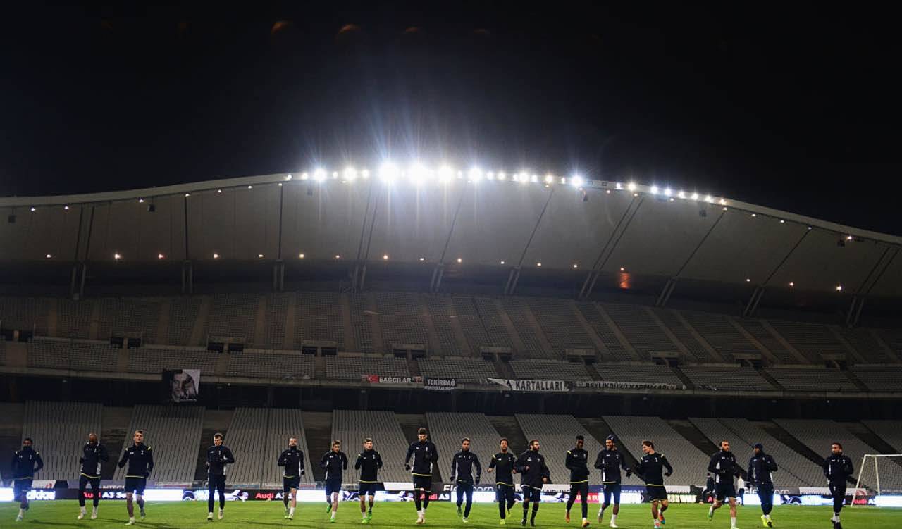 Il Tottenham durante un allenamento allo Stadio Ataturk di Istanbul