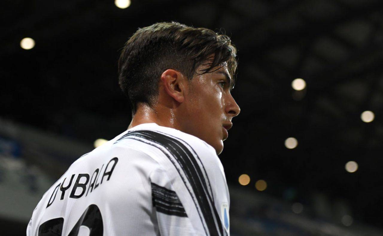 Paulo Dybala di spalle