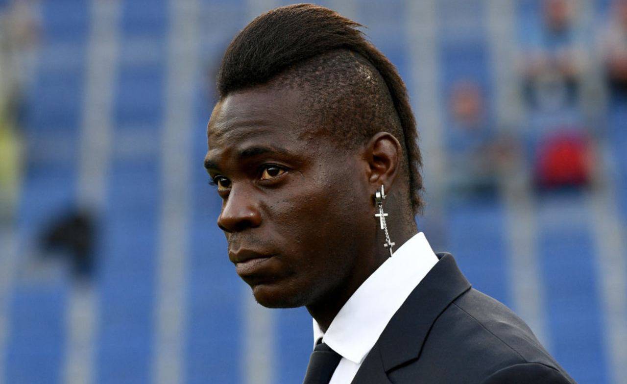 Balotelli pensieroso