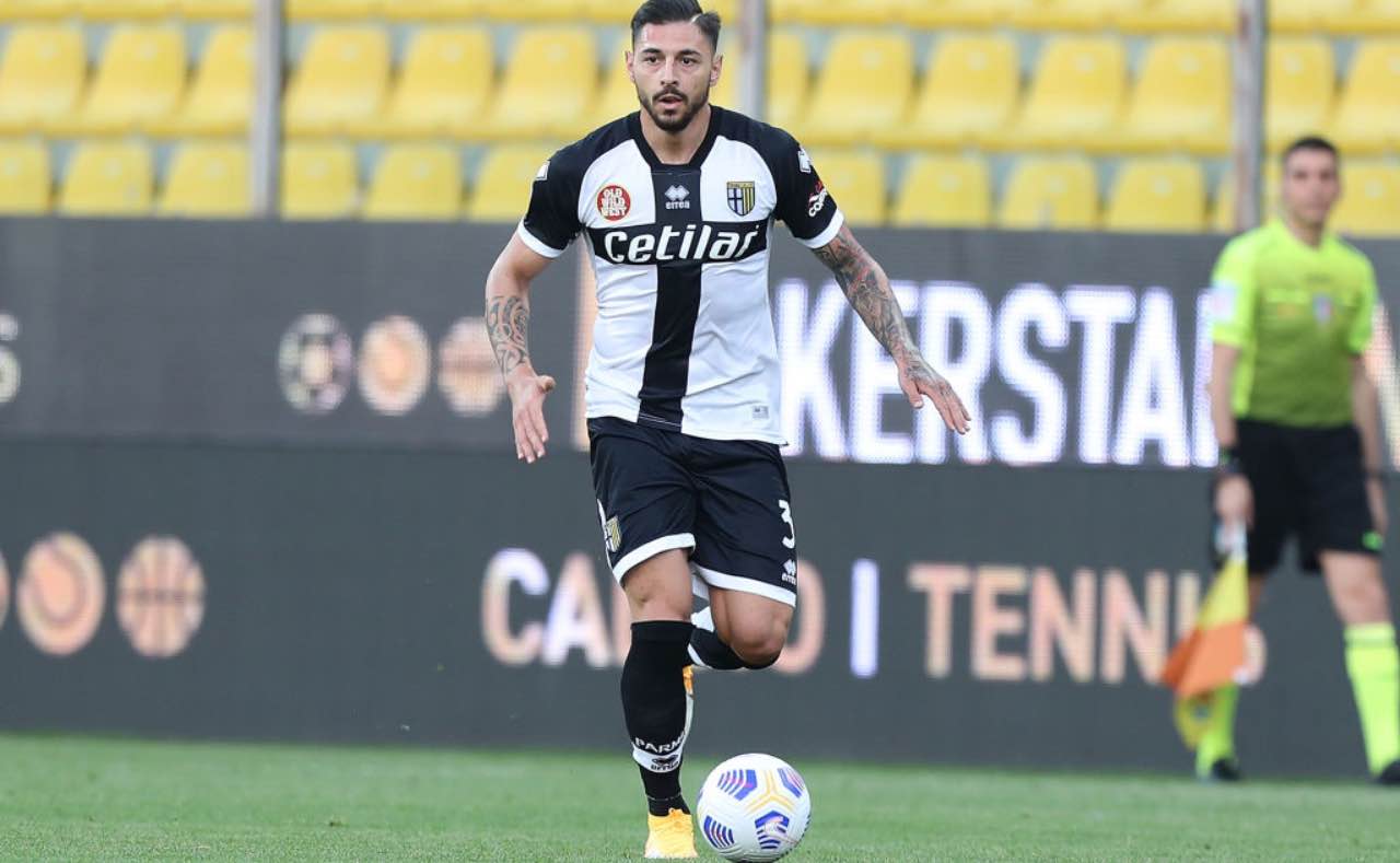 Giuseppe Pezzella in campo col Parma 