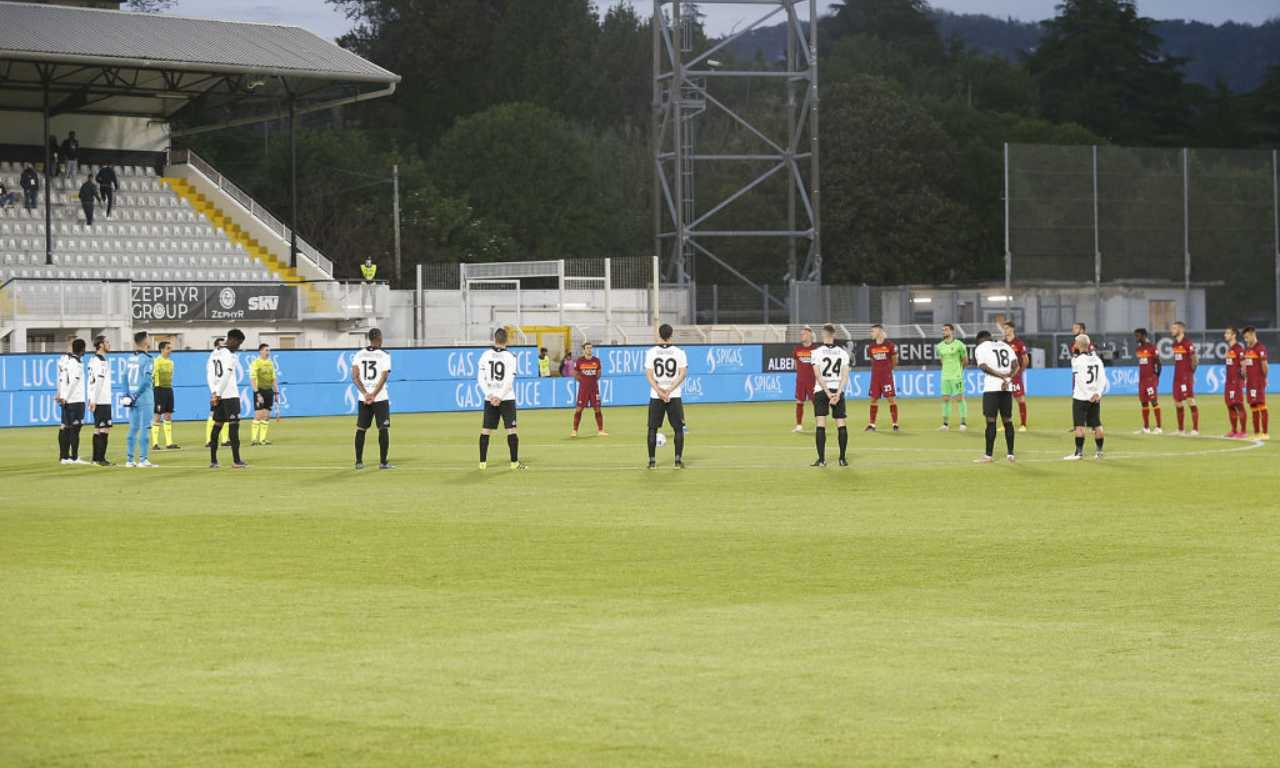 Minuto di silenzio dello Spezia e della Roma