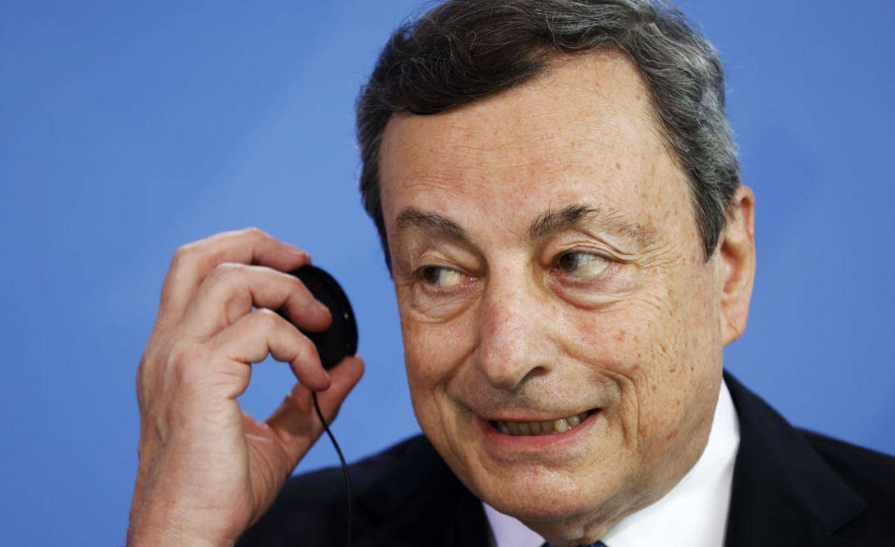 Draghi con auricolare 