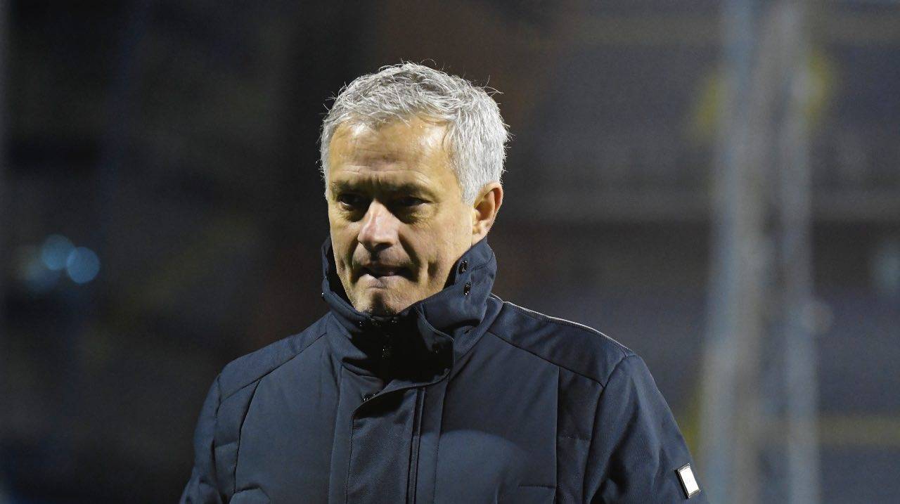 Mourinho pensieroso