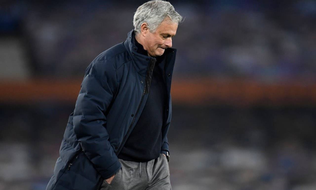 Mourinho esce dal campo