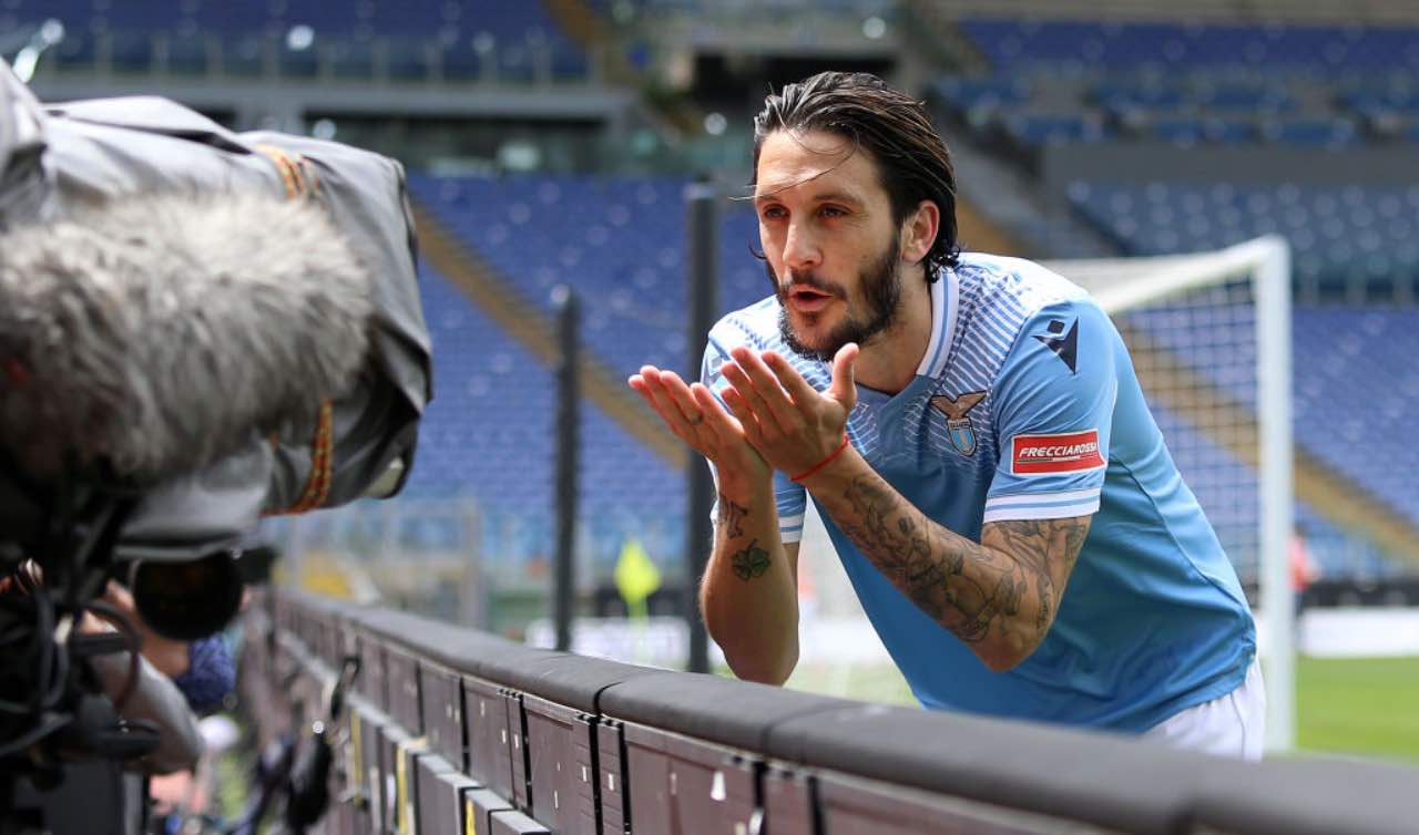 Luis Alberto manda un bacio alla telecamera