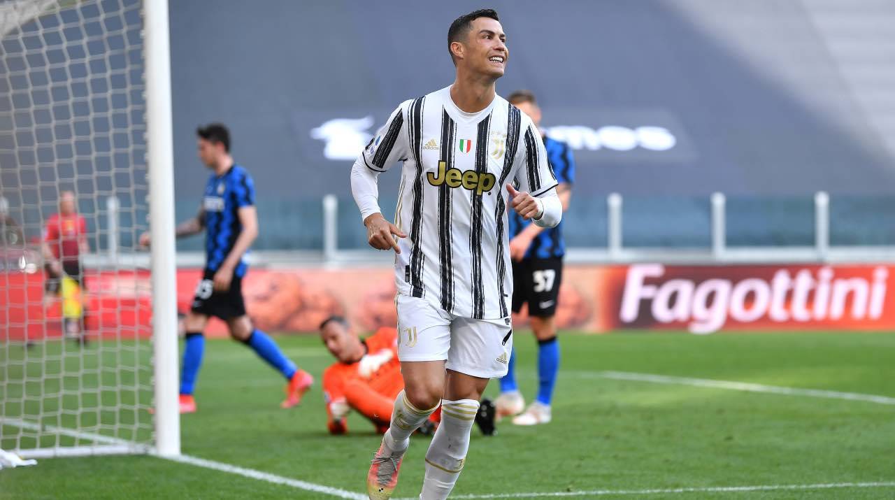 Cristiano Ronaldo esulta