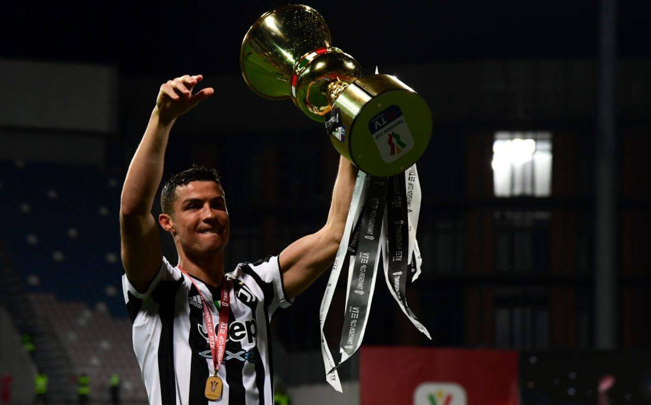 Ronaldo col trofeo della Tim Cup