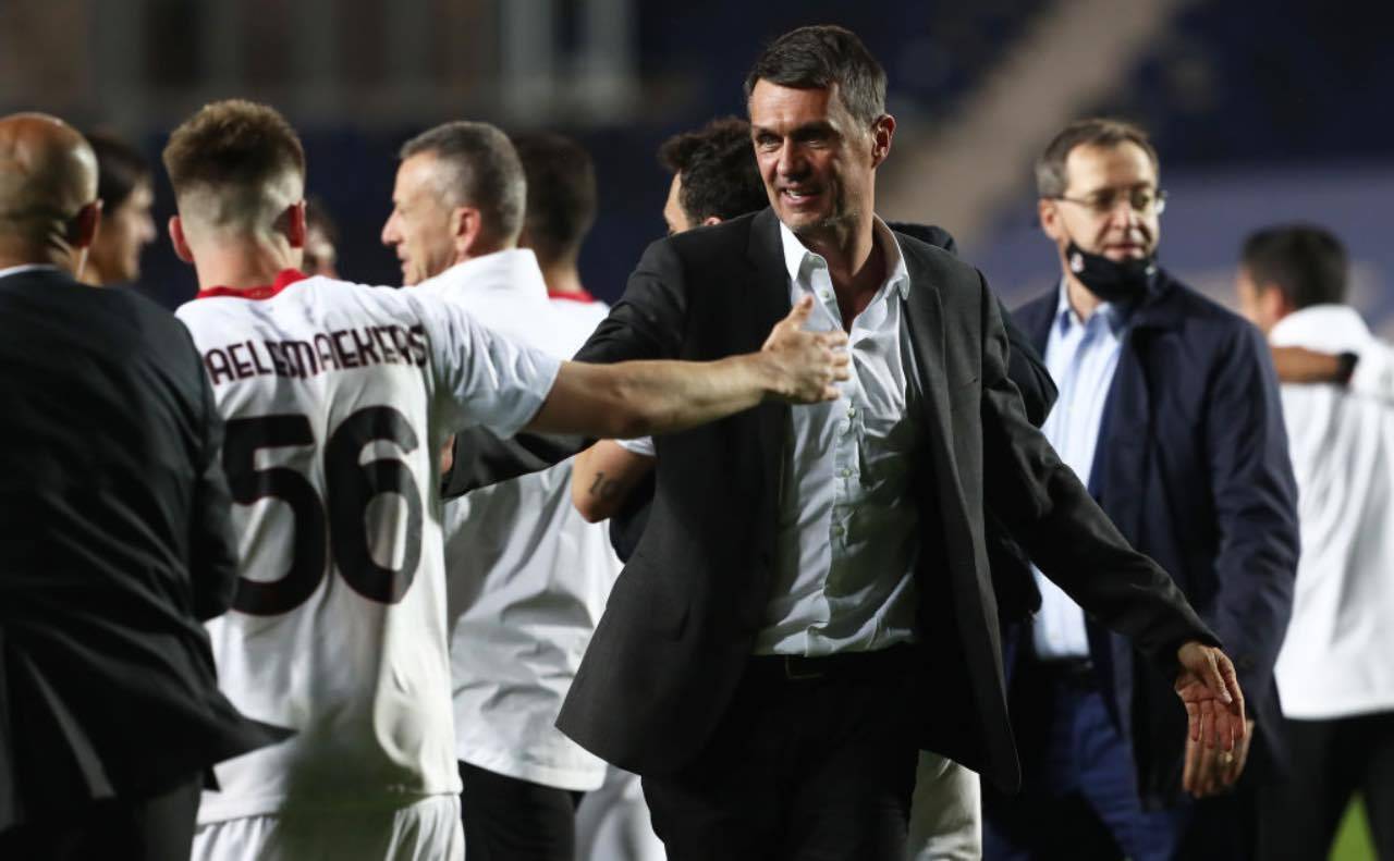 Maldini esulta con i ragazzi del Milan