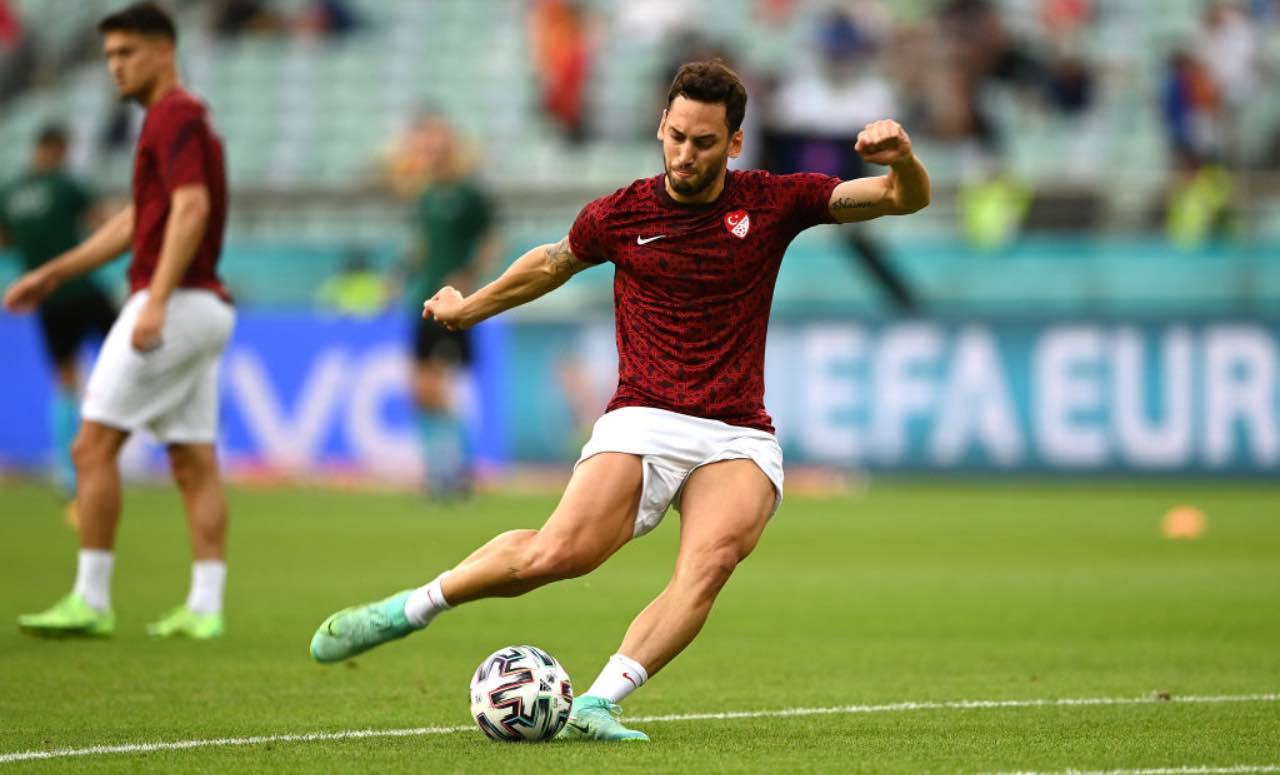 Calhanoglu in campo con la Turchia