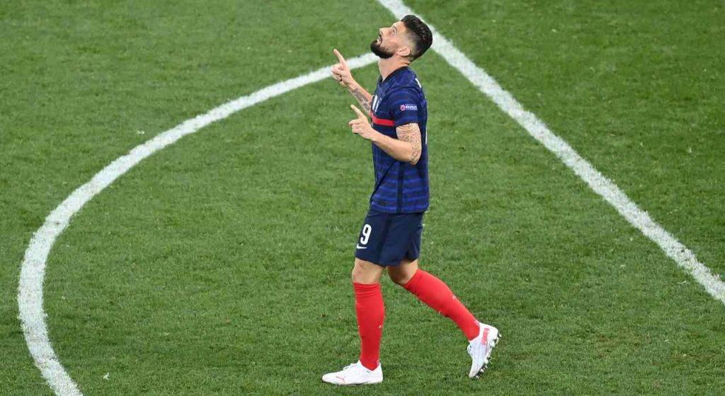 Giroud guarda in alto